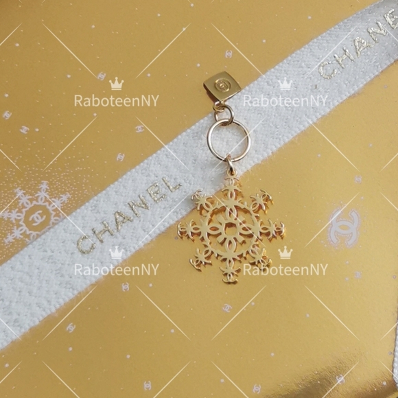 CHANEL Charm 2024 Holiday Christmas Limited Edition Novelty Snowflake Charm NEW - Picture 6 of 6